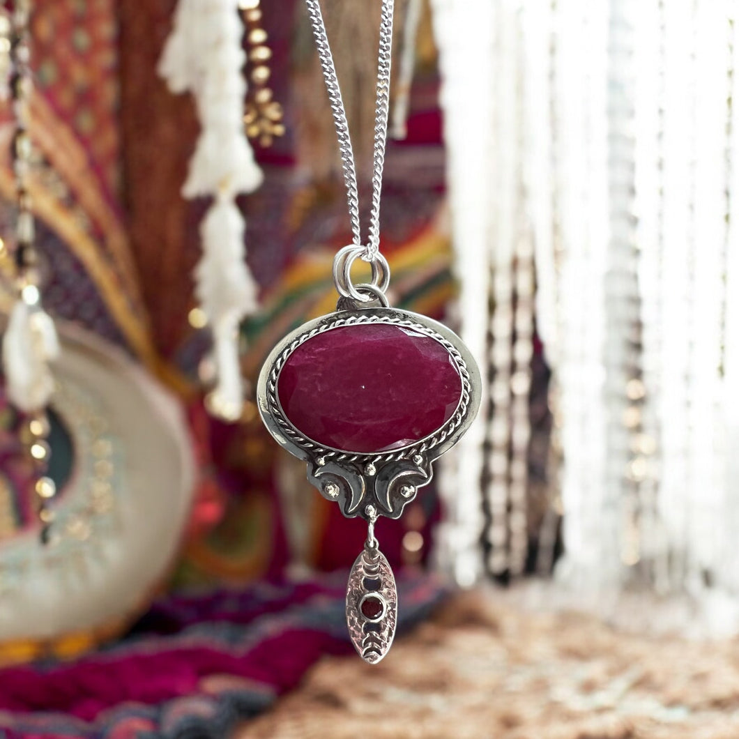 Urban Moon - Indian Ruby